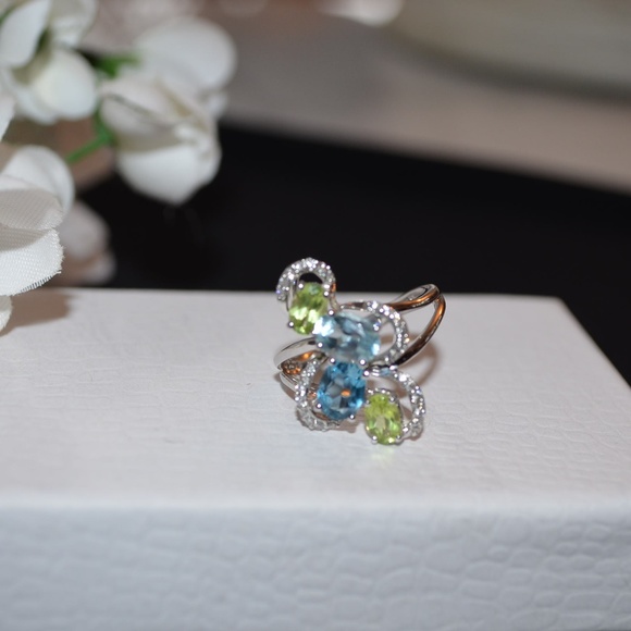 14K White Gold with Blue Topaz and Peridot - Picture 7 of 8